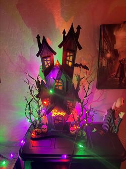 Lit Haunted House Decor