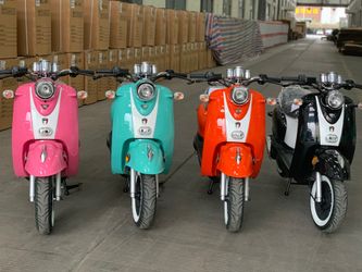 Super Cool 50cc Gas Scooter Moped 