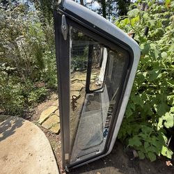 Camper shell For A 1993 Toyota Pickup 22r