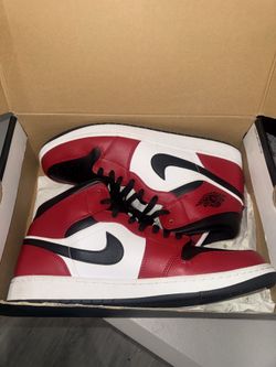 Jordan 1 mid Chicago toe Sz 13