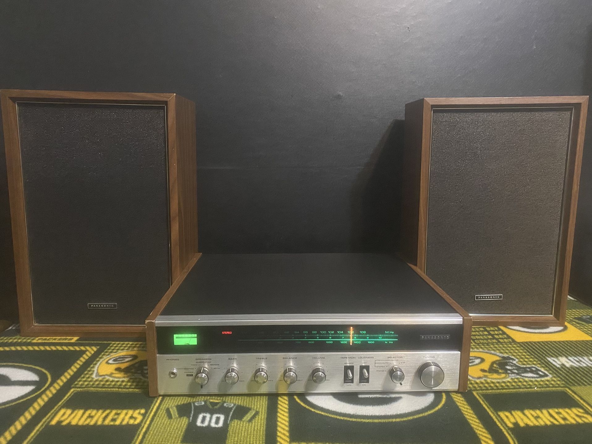 Panasonic SA-207/SB-207 Quadraplex 70’s Stereo Receiver/Amplifier Speaker System. 