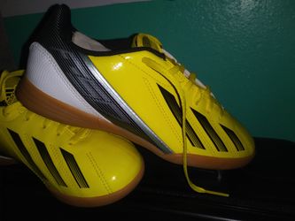 Adidas boys Indoor soccer shoes