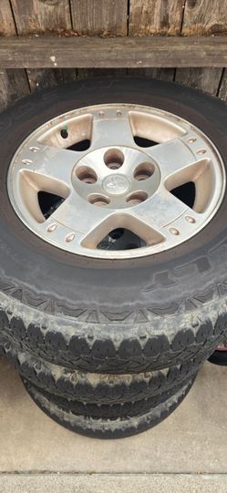 2004 Dodge Ram 1500 17 inch wheels.