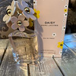 Daisy Marc Jacobs 