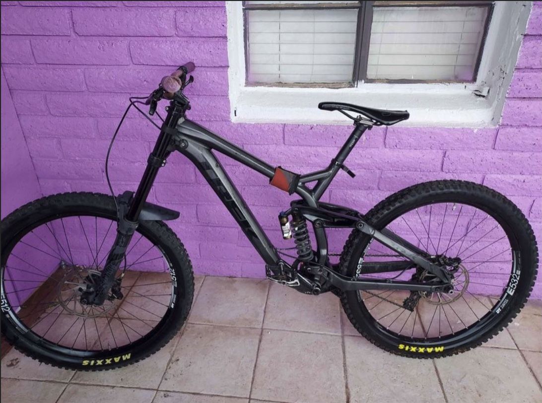 Trek Session Downhill Bike (Large) 