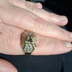 Pyramid Diamond 18k Gold