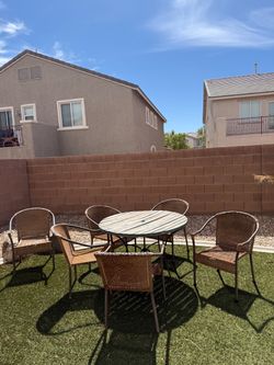 6patio chairs and table