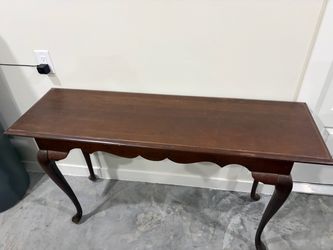 Entrance table