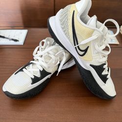 Nike Kyrie Irving 4 TB Low White Black Basketball Volleyball Shoes Size 11