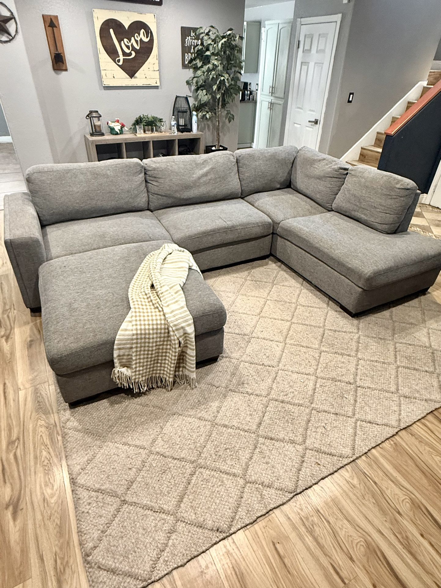 Grey Sectional w/ Chaise + Ottoman