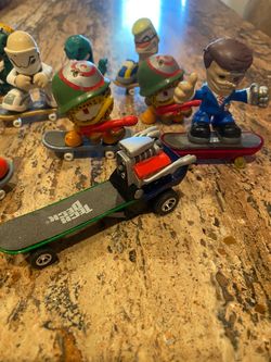 Rare Vintage Tech Deck Dudes Lot (2001–2002) – 12 World Industries Characters + Blast Off Fingerboard