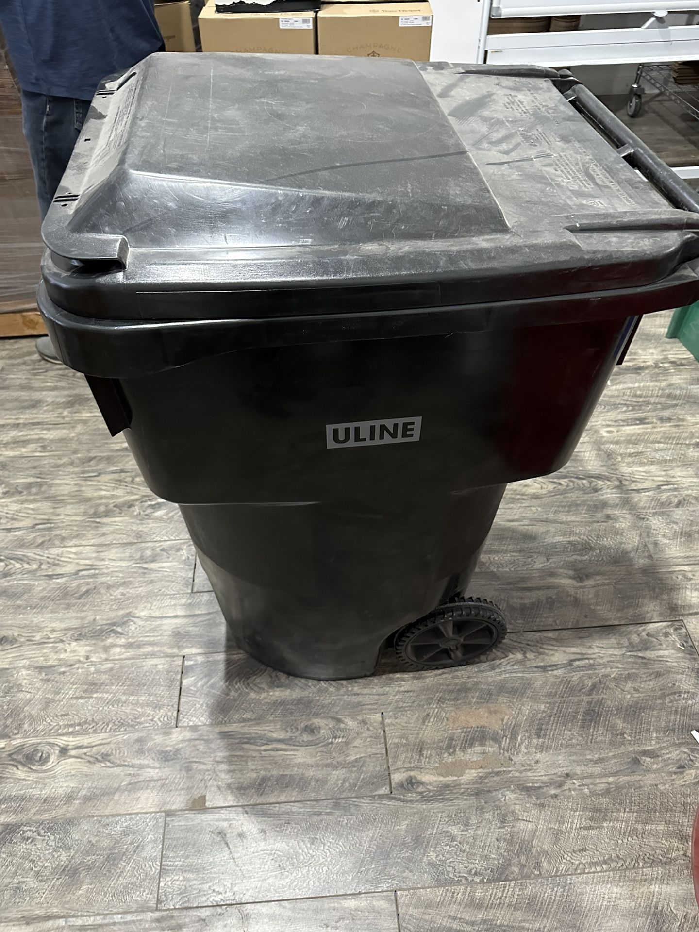 Uline Trash Can with Wheels - 35 Gallon, Green