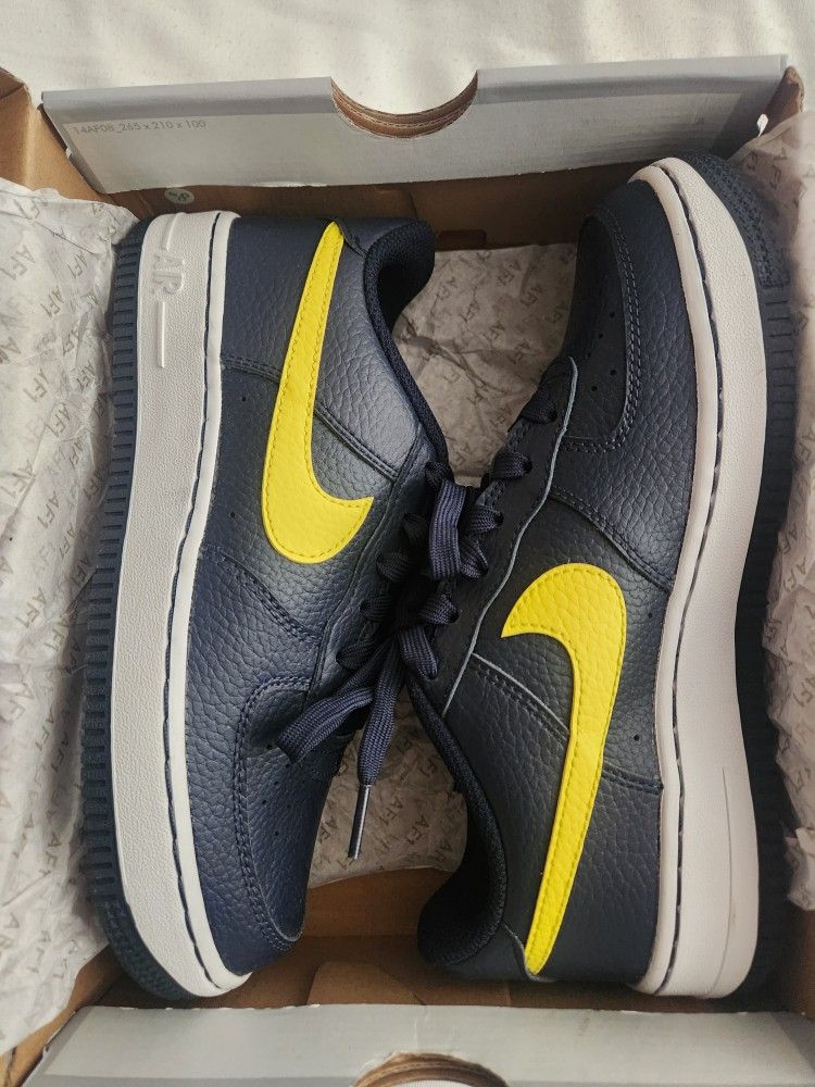 Nike Air Force 1 NIB Navy Yellow 5Y