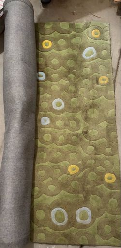 Large rug for home lightly used but still good condition