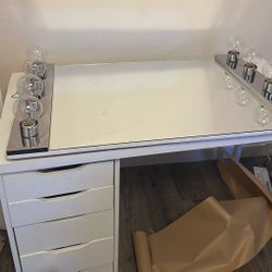 Makeup vanity