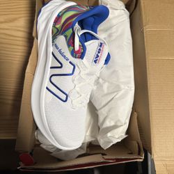 New Balance White and Blue Athletic Shoes Sz 8
