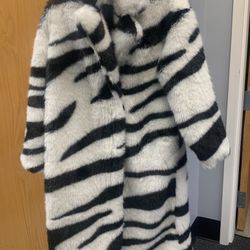 MOTF NATURALLY CHIC Size  Small 