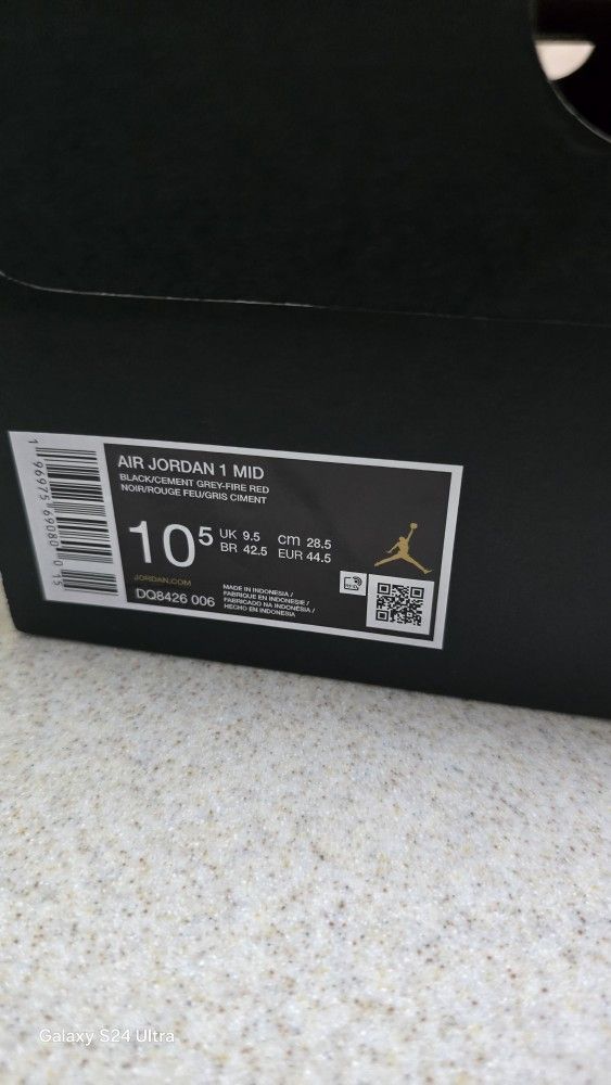 AIR JORDAN 1 MID