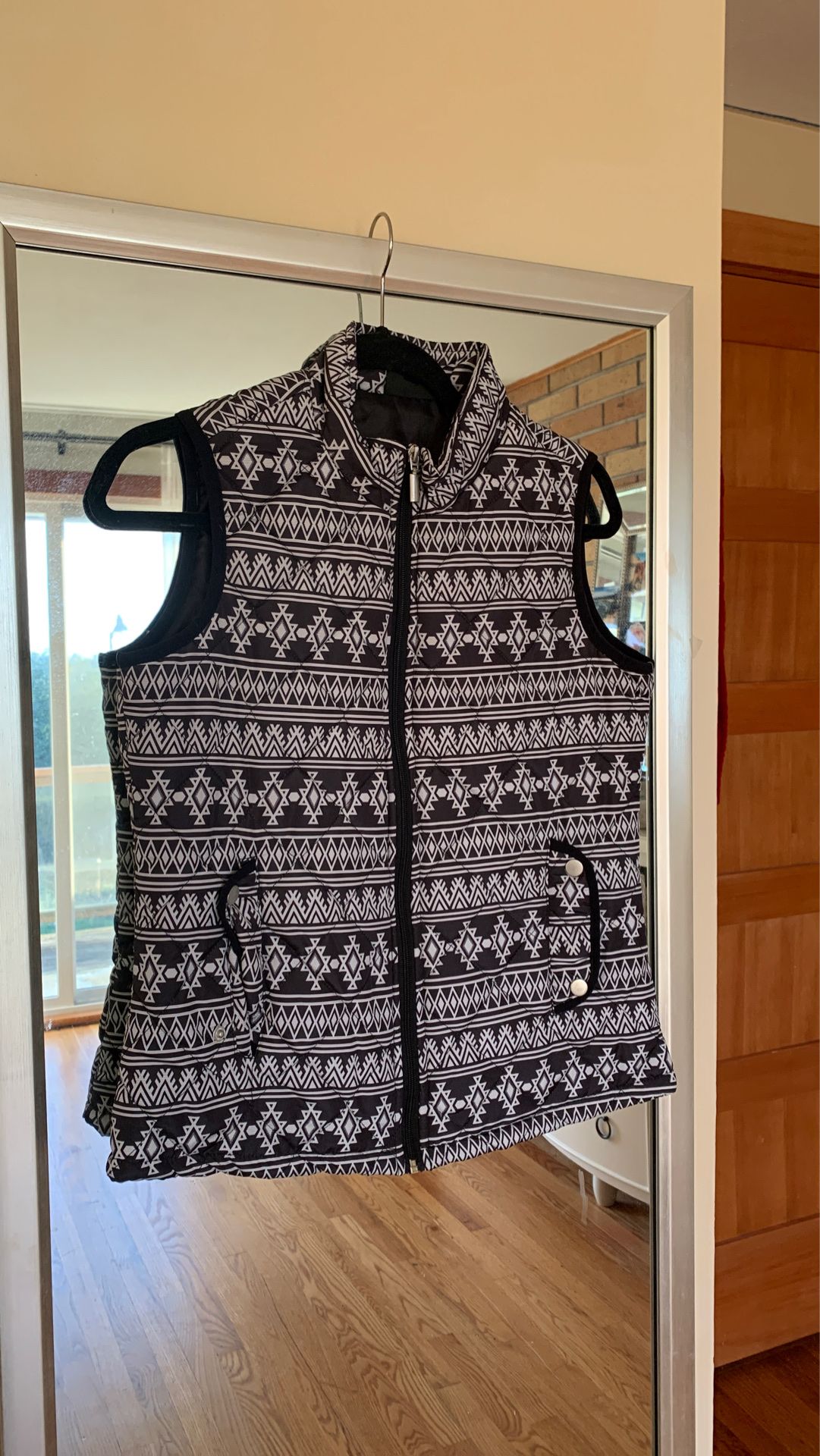 New! Black and white Vest