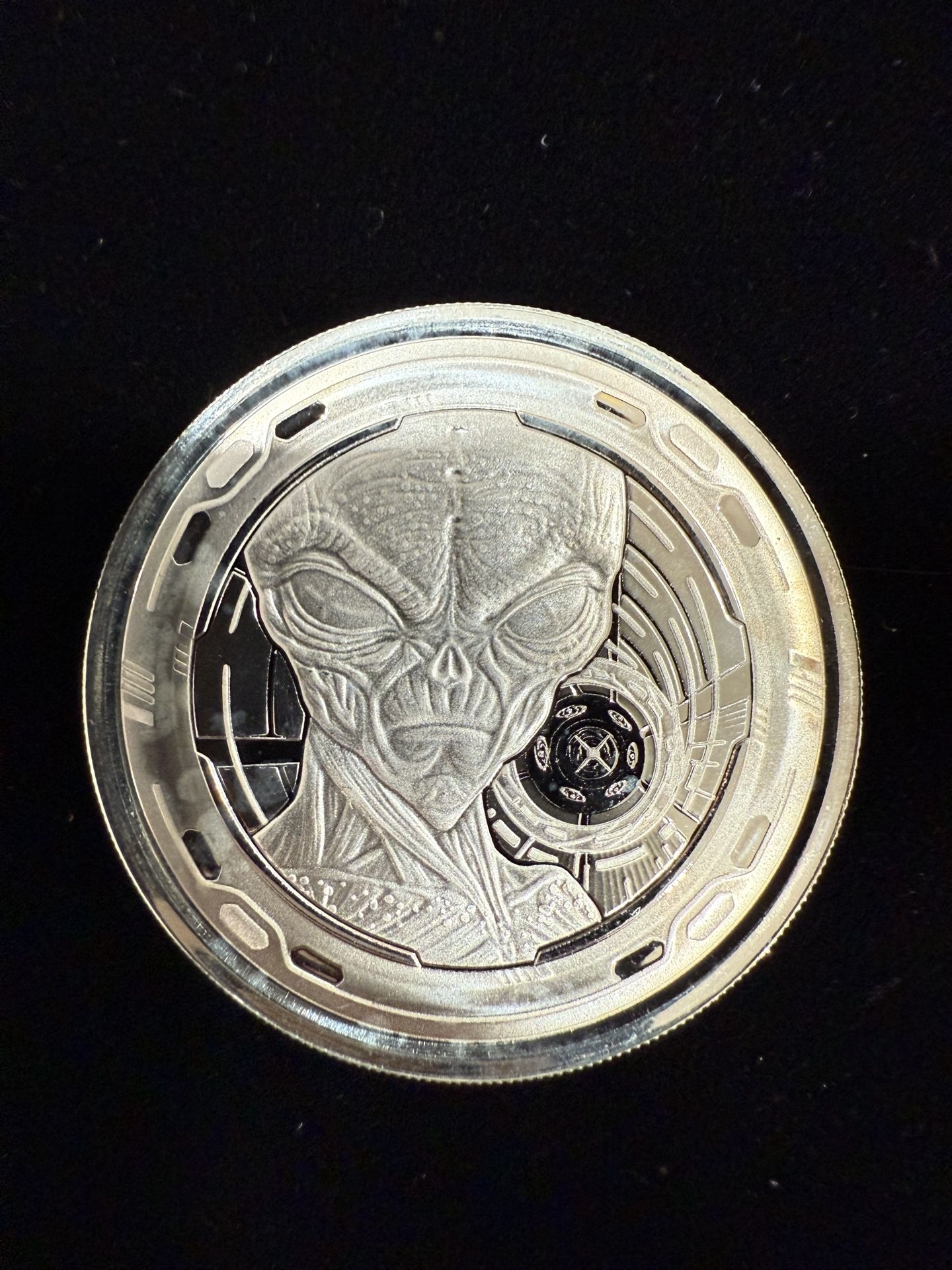 2022 Republic of Ghana Alien 1 Troy Oz Fine Silver 5 Cedis Coin with toning
