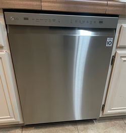 LG Dishwasher Inverter Direct Drive ( Basically New)