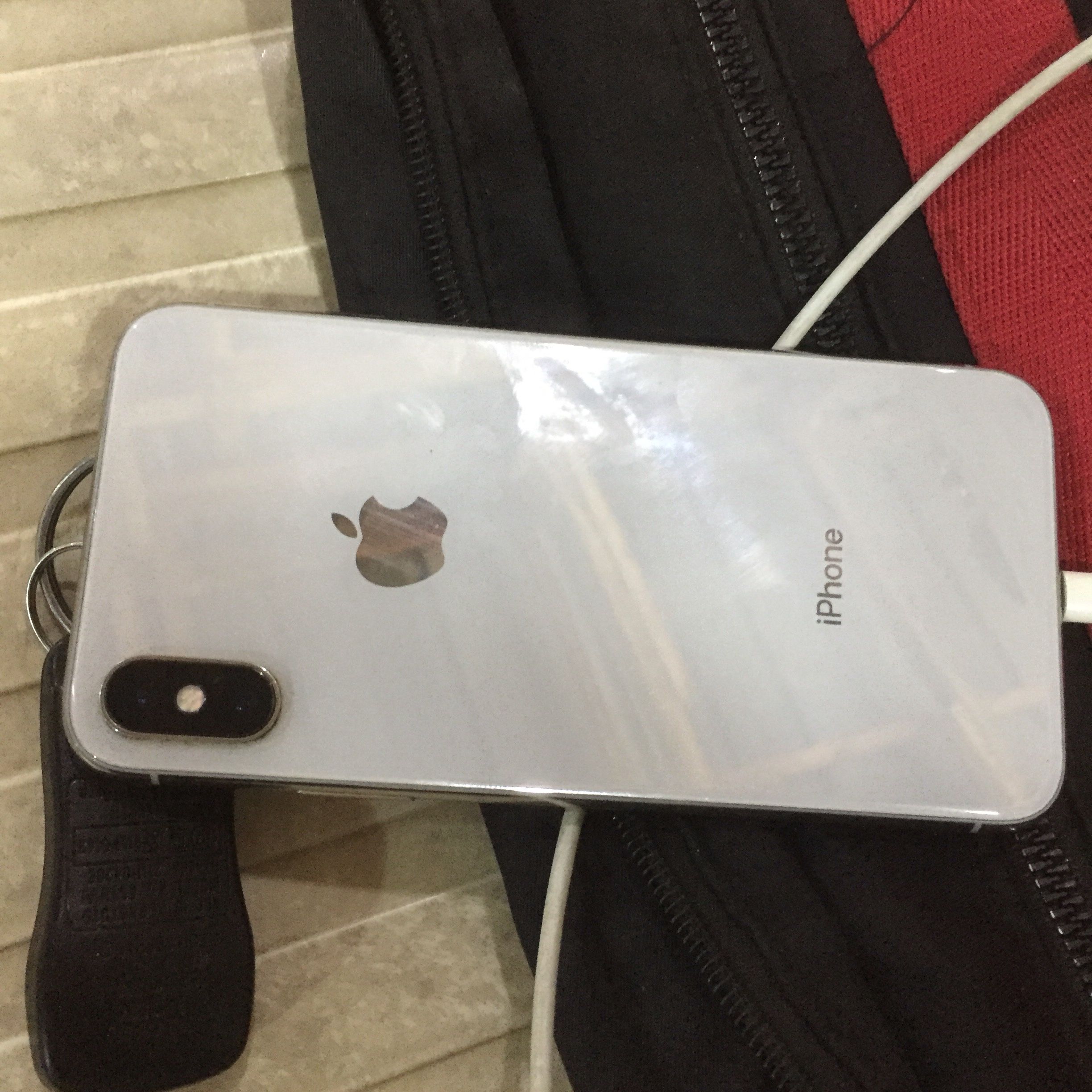 Apple iPhone X - 64GB - Silver (Unlocked) A1901 (GSM) (CA)