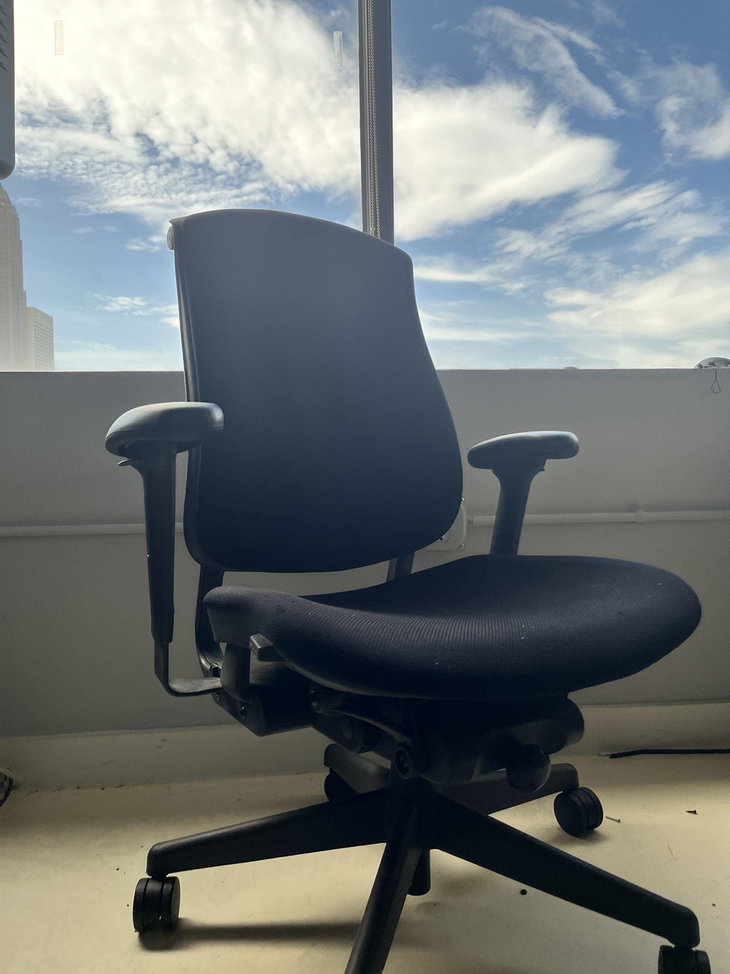 Herman miller Celle Chair Ergonomic Office Chair Black Like New  