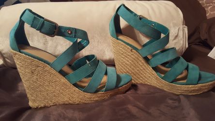 Beautiful Turquoise Wedges 👛💙👠
