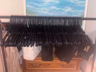100 black adult plastic hangers