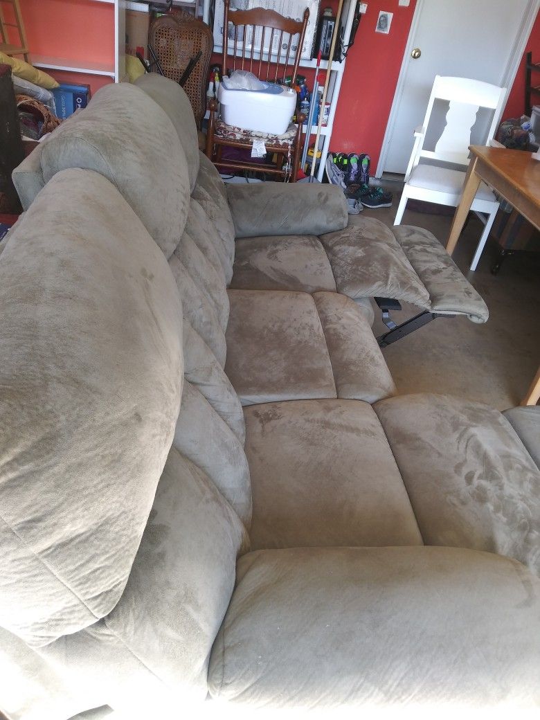 Reclinable Sofa