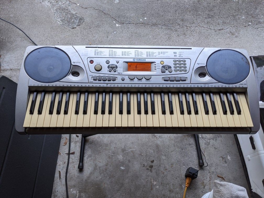 Yamaha electronic piano keyboard