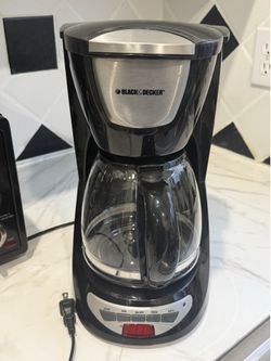 Black and Decker coffee and hot water maker with glass pot