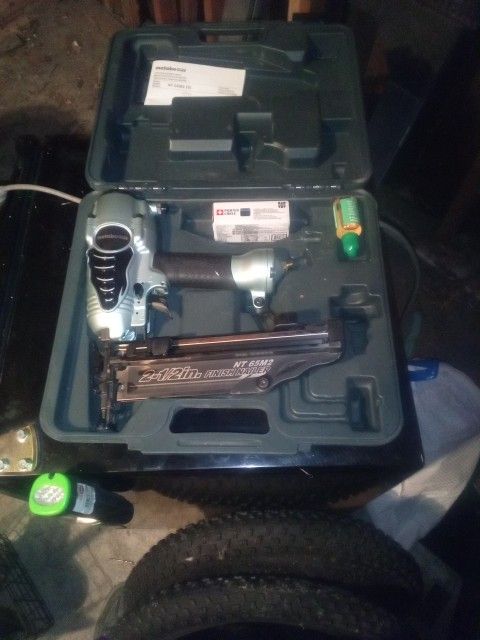 Metabo Htp Finishing Nailer With 1 Inch Nails And Oil