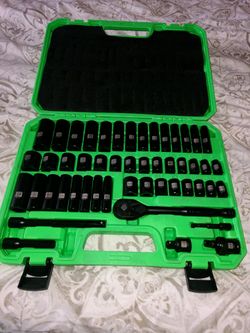 Set de dados de 3/8 trae conector para usarse como de 1/2