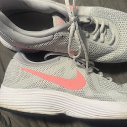 Women’s Size 11 Tennis Shoes