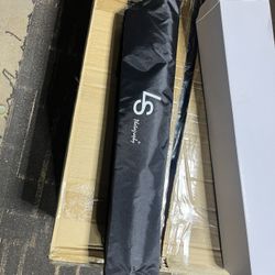 lightweight, extendable camera tripod,