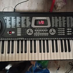 Hamerz keyboard and stand