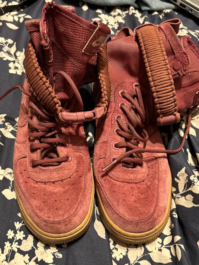 Mauve Airforce 1 boots. Women’s size 8