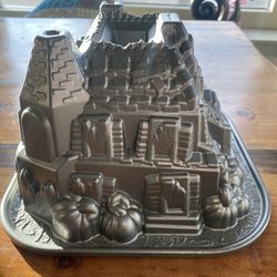 Williams Sonoma Haunted House Cake Pan