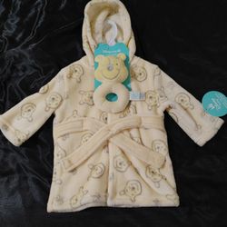 Winnie The Pooh Baby Robe & Rattle - New
