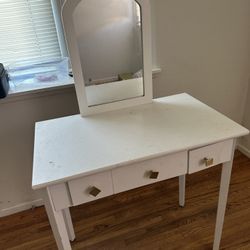Small Makeup Vanity