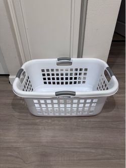 Sterilite Ultra 2-Bushel 71L Laundry Basket – White