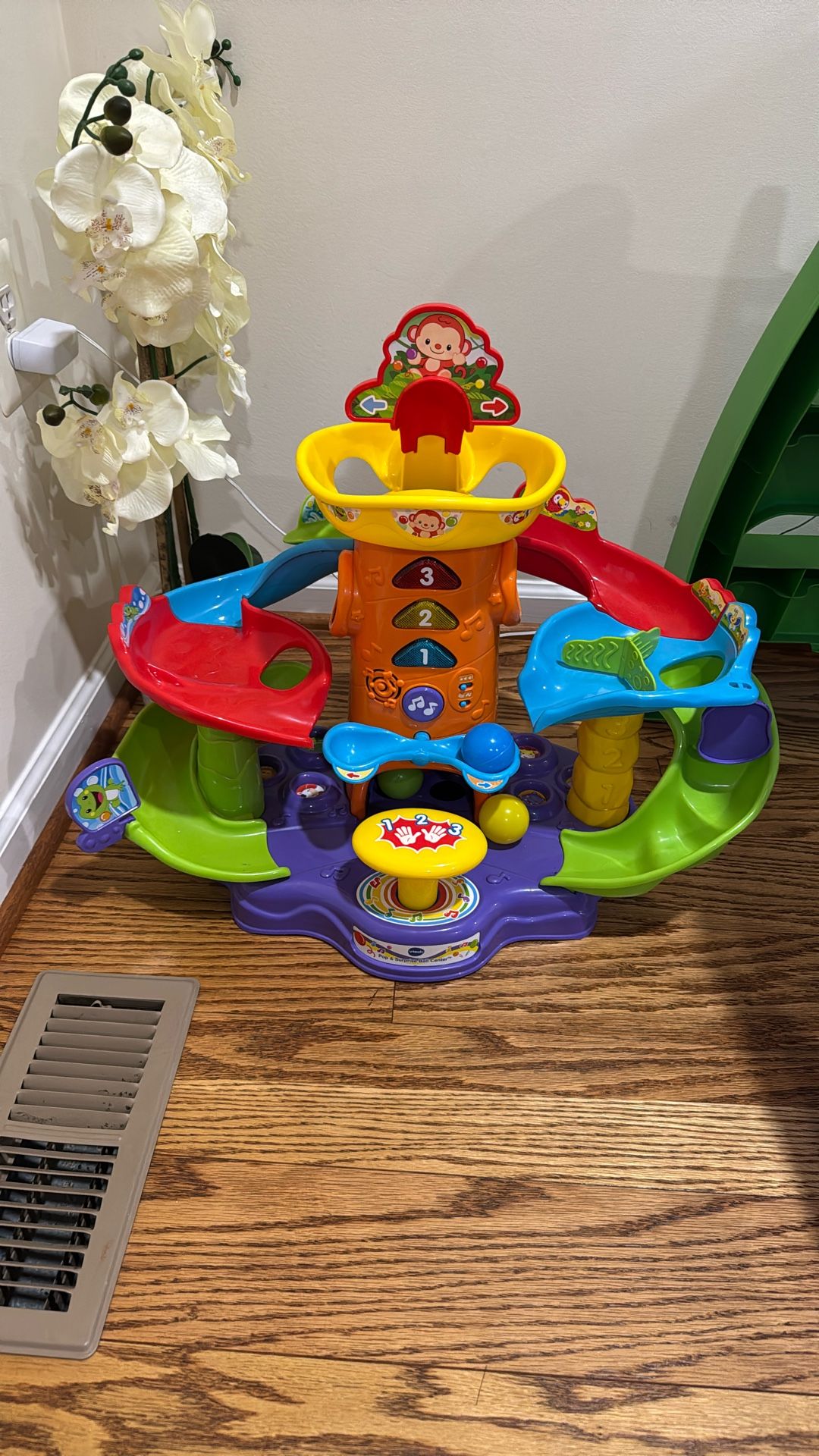 Vtech Pop & Surprise Ball Center 