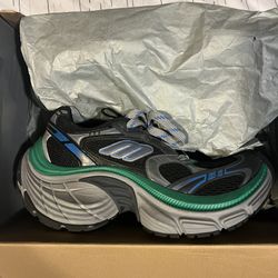 Balenciaga 10XL sneakers size 44  (11 US)