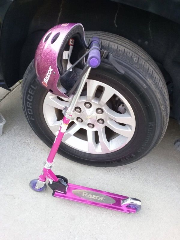 Girls' Pink Razor led show lights Scooter with Razor Helmet