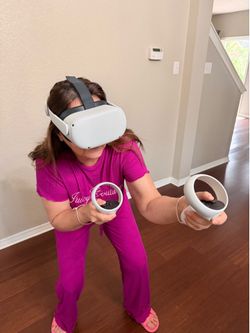 Oculus Quest 2 256GB W/Case + Headstrap