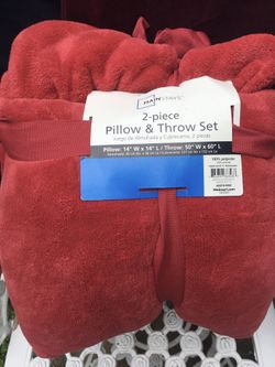 New Throw And Pillow Set 