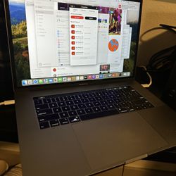 Pre-Owned Apple MacBook Pro Laptop Core i7 2.2GHz 16GB RAM 512GB SSD 15" Space Gray MR932LL/A (2018)