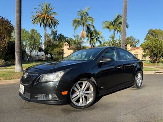 Gorgeous Chevy Cruze _ LOW MILES!!
