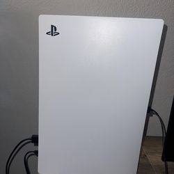 PS5 digital + 2 controllers